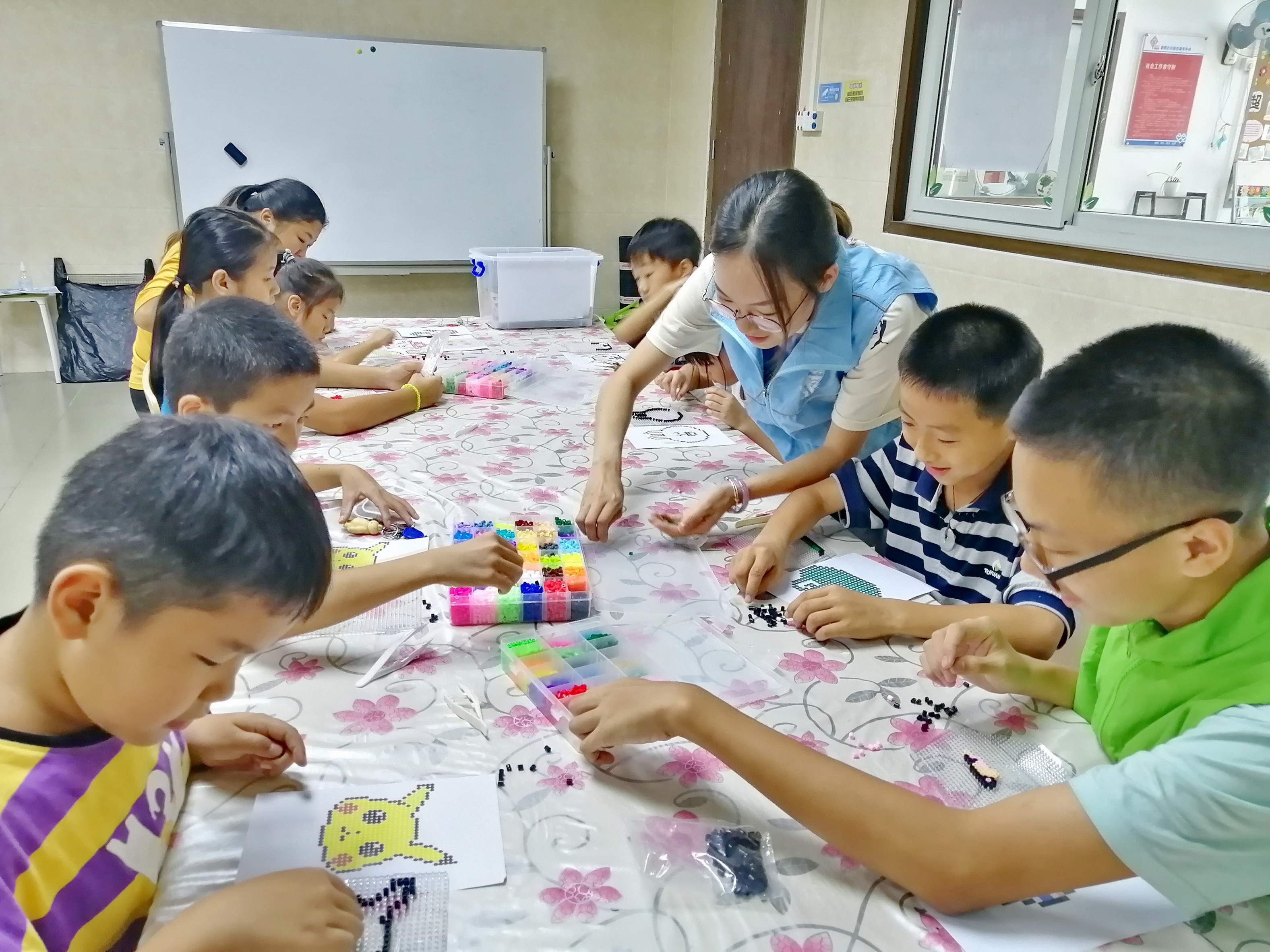【友趣社区】“邂逅手艺,指尖开花”手工DIY拼豆活动