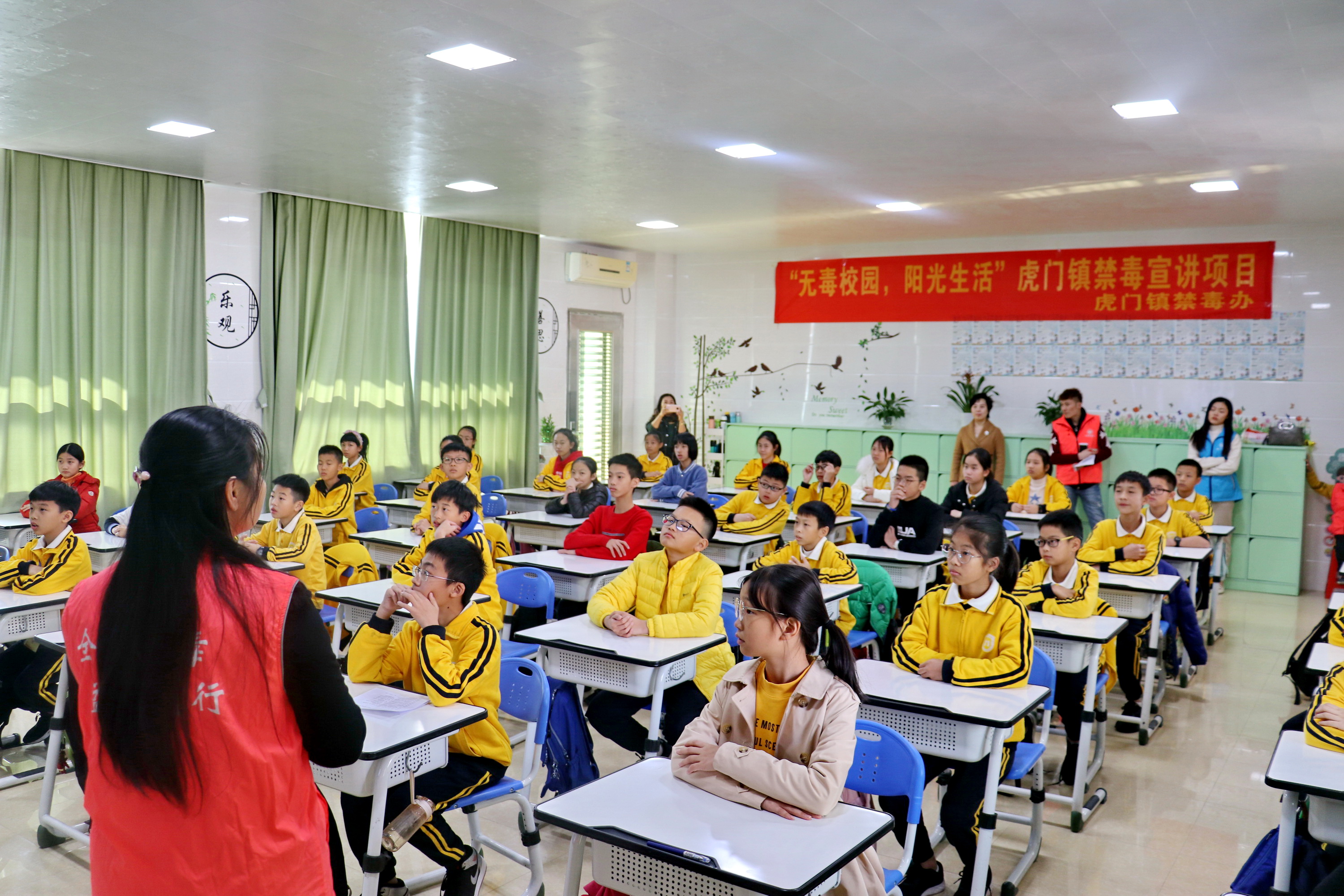 “无毒校园,阳光生活”虎门禁毒宣讲团走进虎门外语学校