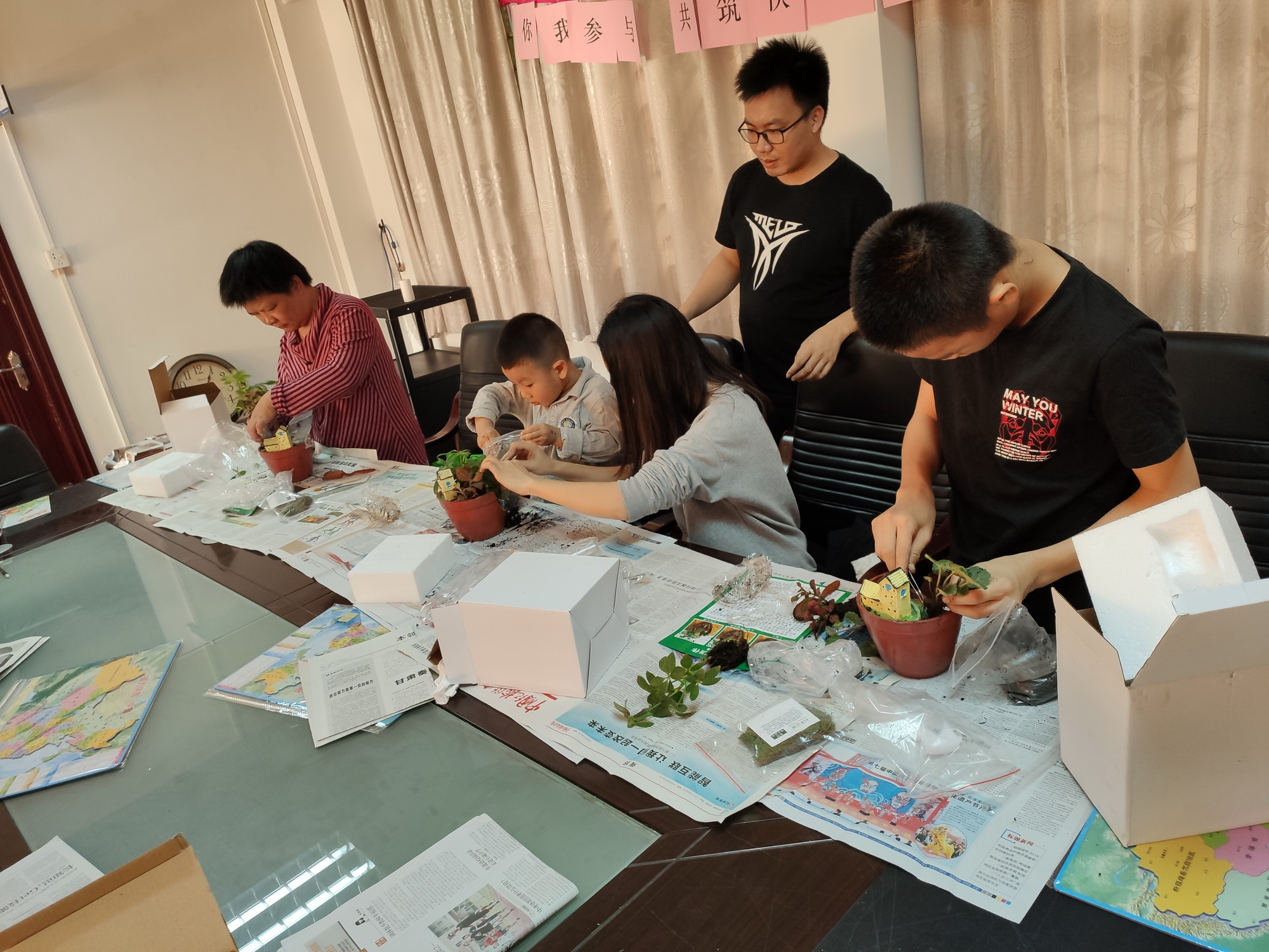 “你我参与,共筑快乐”手工兴趣小组