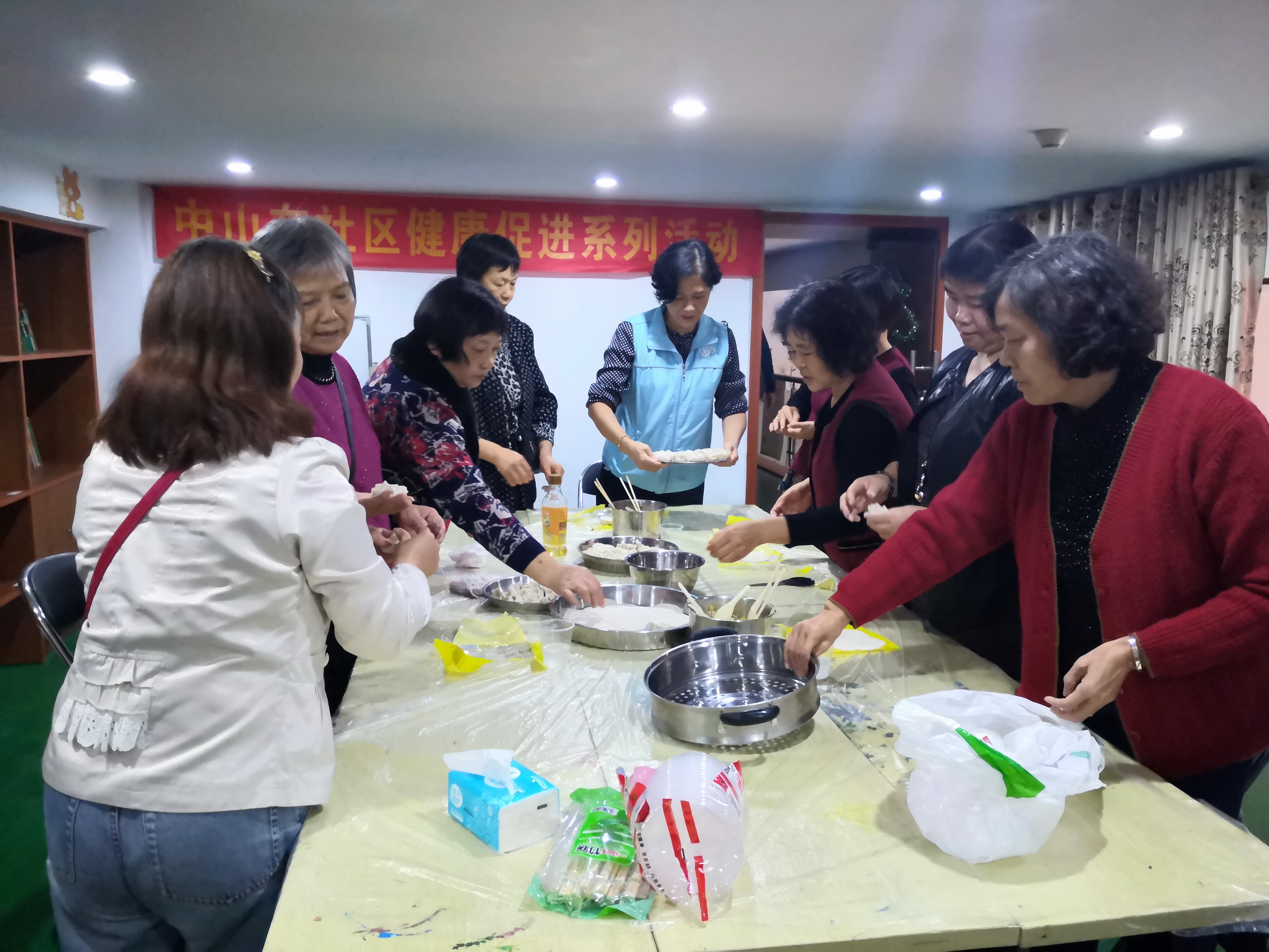 【乐康长者】“福随冬至,邻里情浓”-冬至包饺子活动