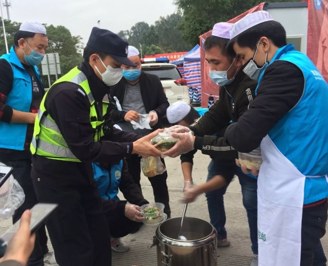 “我希望给一线英雄送上一碗热面”