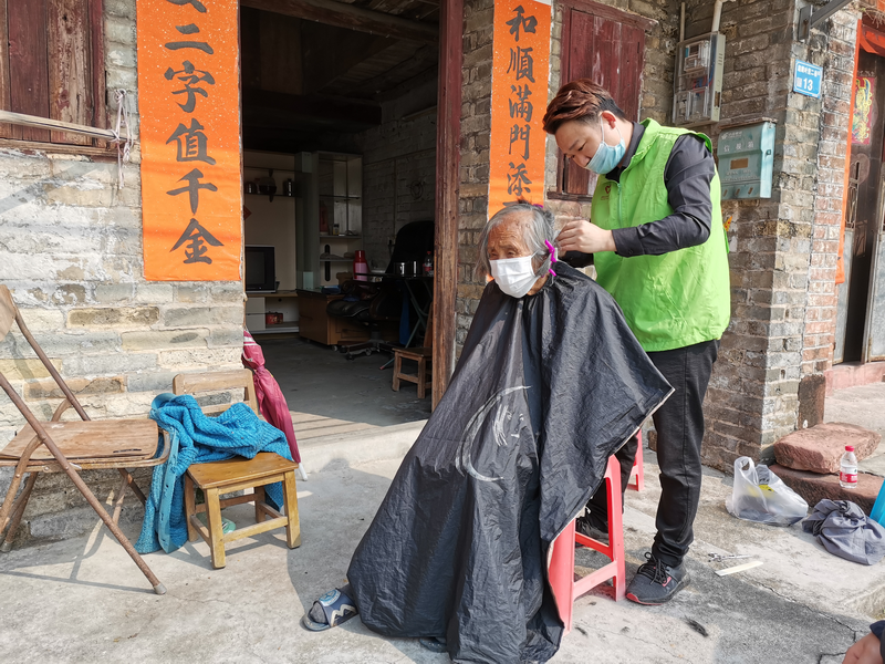 爱心义剪,情暖社区