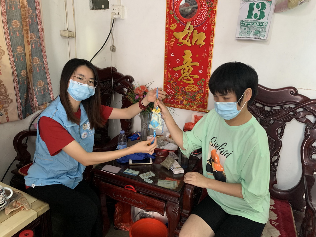 【大朗康就】“积极预防,制作手工驱蚊香包”活动