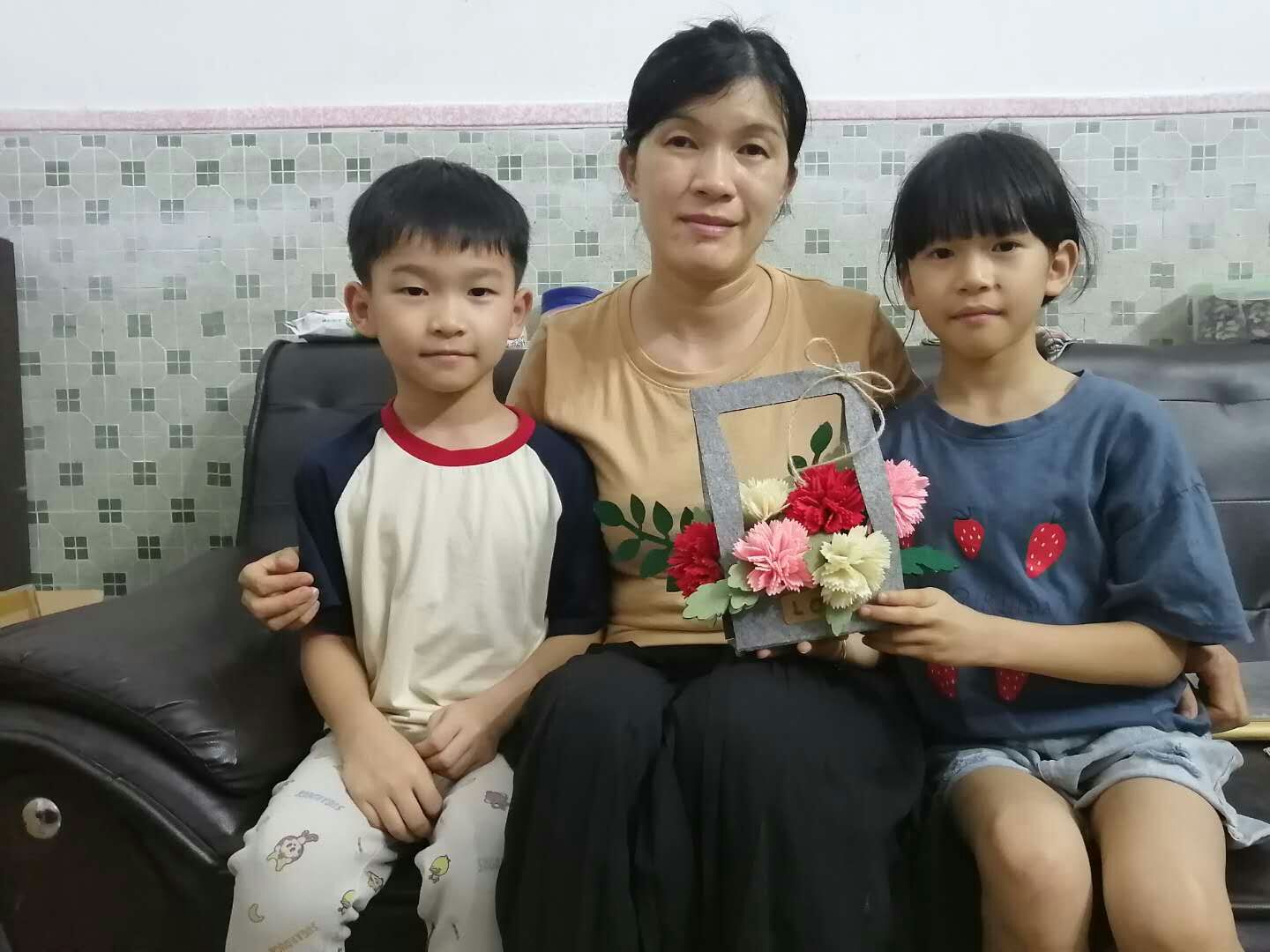 【和谐桥梓】“五月康乃馨,爱心献母亲”之母亲节康乃馨制作活动